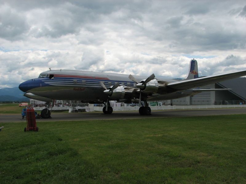 18_DC-6 Red Bull .JPG